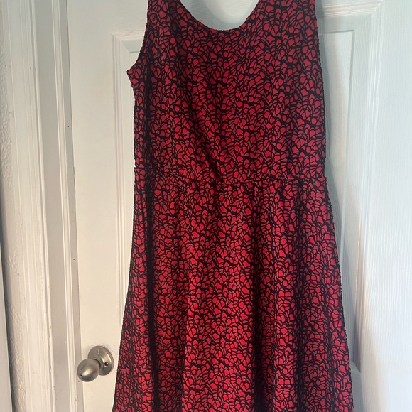 Spoiled Red and Black Leaf Pattern Midi Dress - Picture 1 of 5